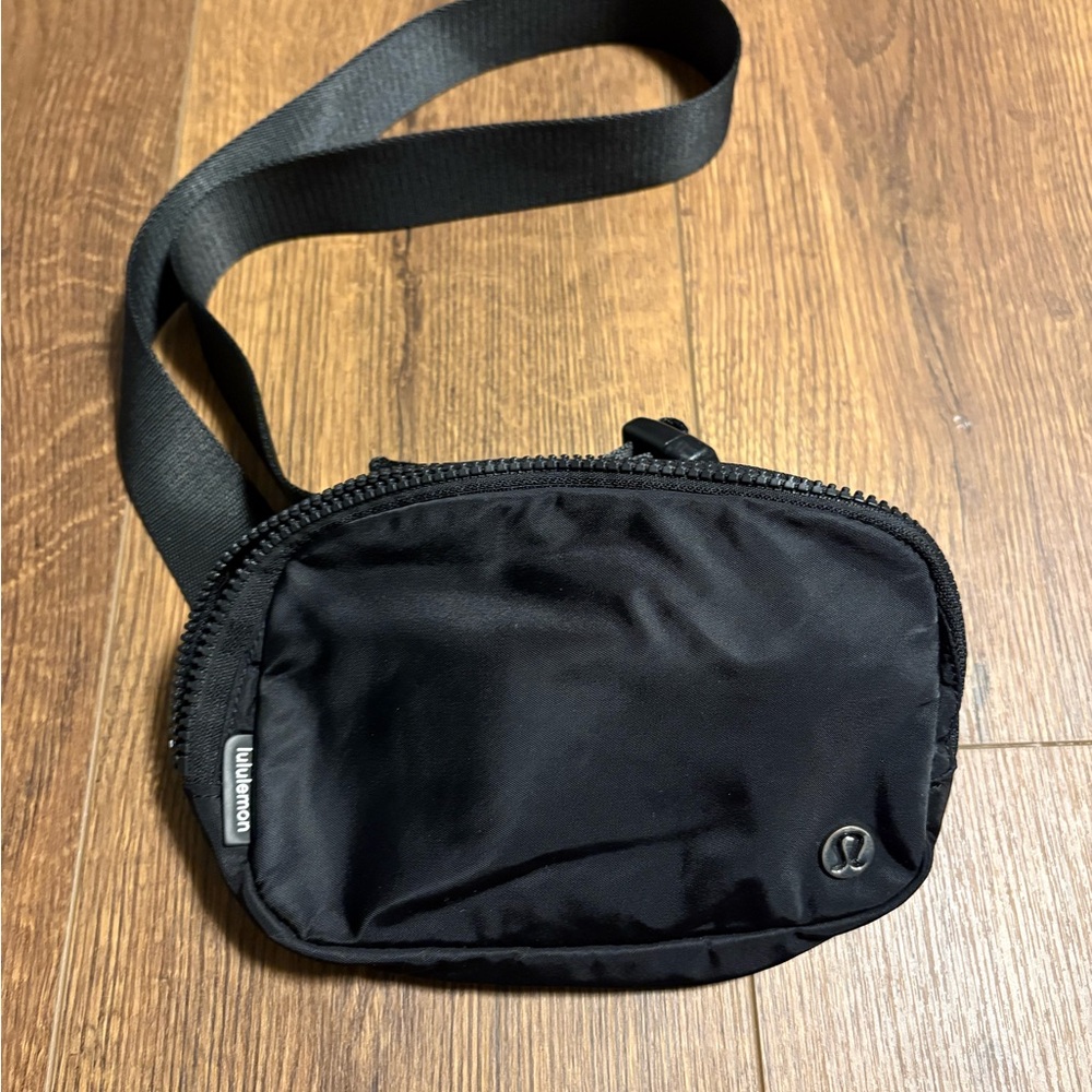 Like-New lululemon athletica black Belt Bag